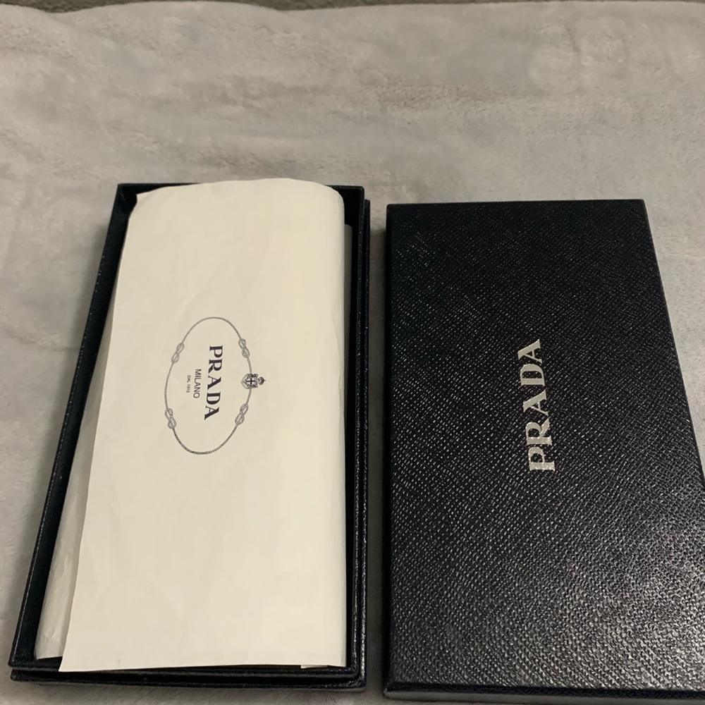 Prada Wallet - Picture 8 of 8